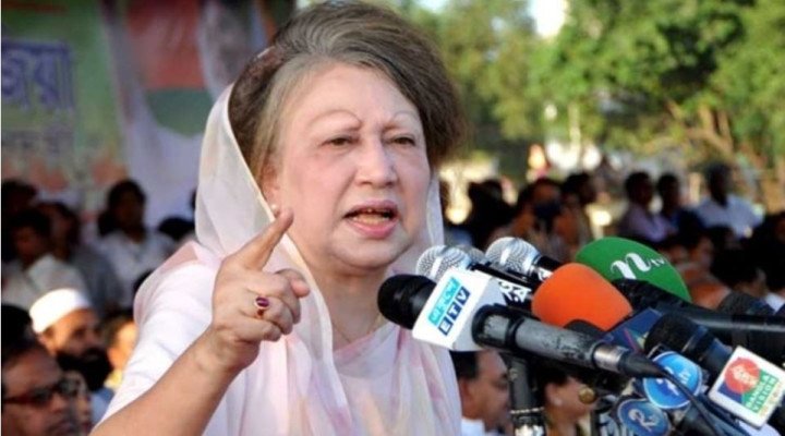 সেদিন সংবিধান ‘ছুড়ে ফেলা’ নিয়ে ঠিক কী বলেছিলেন খালেদা জিয়া