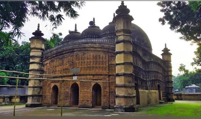 পোড়ামাটির নকশায় ঘেরা টাঙ্গাইলের ঐতিহাসিক আতিয়া মসজিদ