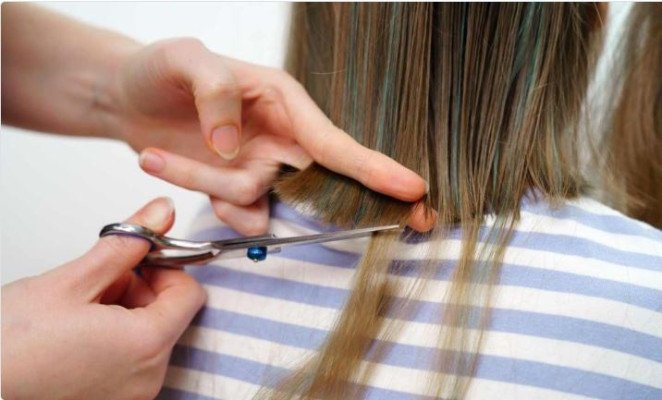 চুলের সুস্থতায় কত দিন পরপর ‘হেয়ার কাট’ করানো উচিত?