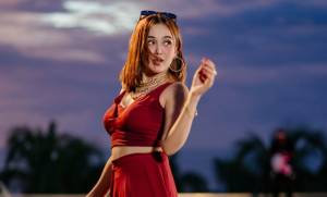 ৬০ বছরেও ‘কিশোরী’ থাকতে চান চমক