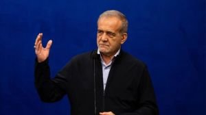 শত্রুকে ১ ইঞ্চি জমিও দখল করতে দেবে না ইরান: পেজেশকিয়ান