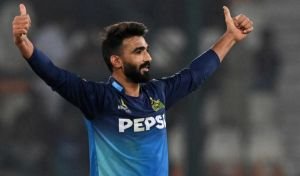 ৮ রানে ৬ উইকেট নিয়ে পাক স্পিনারের রেকর্ড