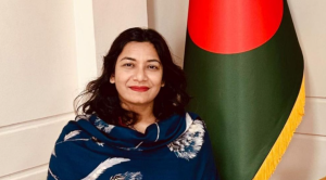 সব রকম ‘ম্যানার্স’-কে তারা বুড়ো আঙুল দেখিয়েছে