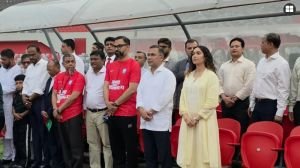 প্রীতি ফুটবল ম্যাচ দেখতে মেয়ে জাইমাকে নিয়ে জাতীয় স্টেডিয়ামে হাজির প্রধানমন্ত্রী