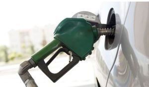 যেসব সাধারণ ভুলের কারণে বাড়ছে গাড়ির তেল খরচ