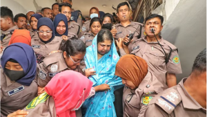 হুড়োহুড়িতে সিঁড়িতে পড়ে গেলেন শিরীন শারমিন, যা বলল পুলিশ