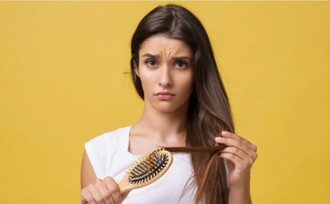 চুলে রং করার পর রুক্ষতা ও ক্ষতি এড়াতে যা করণীয়