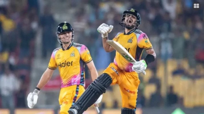 বাবরের সেঞ্চুরিতে ফাইনালে পেশোয়ার জালমি