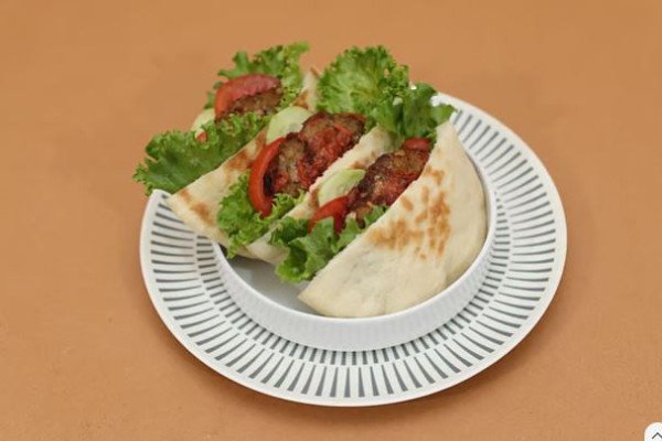 সহজ উপকরণে বাড়িতেই বানাতে পারেন পিটা ব্রেড, রেসিপি দেখুন