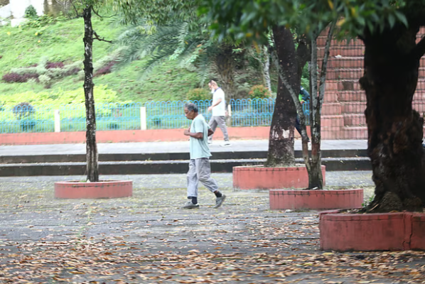 কীভাবে হাঁটলে আরও বেশি ক্যালরি বার্ন হবে