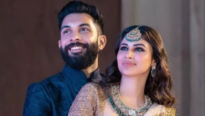 ‘মৌনীকে বিয়ে করা মানেই নজরদারি চলবে’