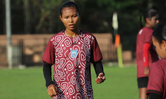 মা হারালেন ফুটবলার শিউলি, অনুশীলন বাতিল