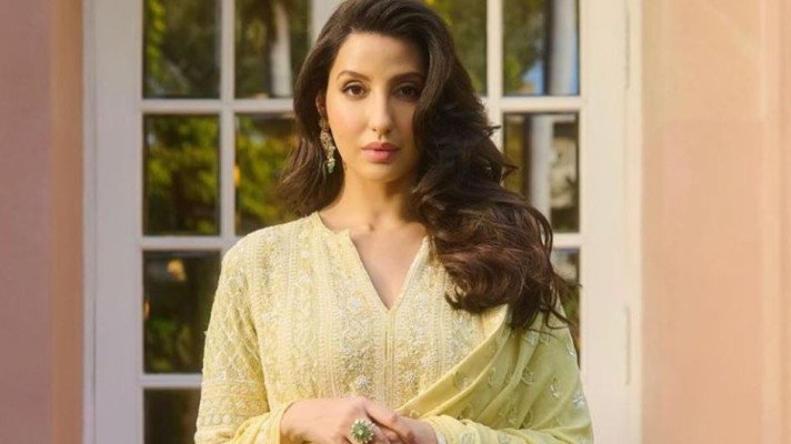 এক গানেই নেটদুনিয়ায় প্রশংসা ও সমালোচনার মুখে নোরা