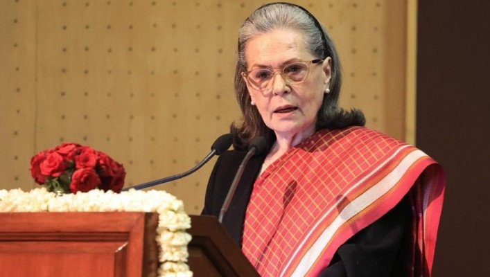 সোনিয়াকে ঘিরে বিজেপির কটাক্ষ, পালটা জবাব কংগ্রেসের
