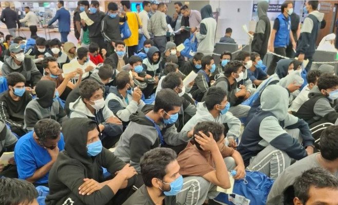 লিবিয়া থেকে দেশে ফিরলেন ১৭৪ বাংলাদেশি