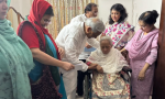 অসুস্থ শবনম মুশতারীর পাশে সংস্কৃতিমন্ত্রী, দিলেন আর্থিক সহায়তা