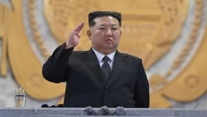 বন্দি এড়াতে আত্মহত্যা করা সৈন্যদের ‘বীর’ আখ্যা দিলেন কিম