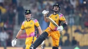 বাবরের সেঞ্চুরিতে ফাইনালে পেশোয়ার জালমি