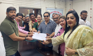 নির্বাচনে না লড়েও এফডিসিতে হাজির হয়ে চমকে দিলেন বাপ্পারাজ