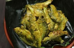 হাতে মাখা পুঁটি মাছের শর্ষেবাটা চচ্চড়ির রেসিপি