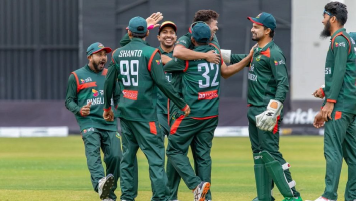 এক পরিবর্তন নিয়ে বোলিংয়ে বাংলাদেশ
