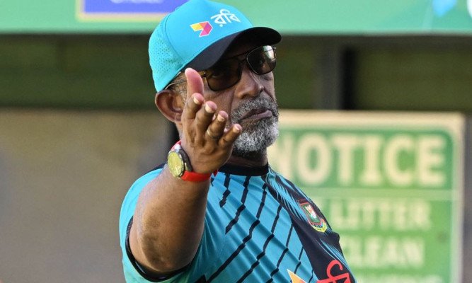 অস্ট্রেলিয়া শক্তিশালী হয়ে ফিরবে, শিষ্যদের সতর্ক সিমন্সের