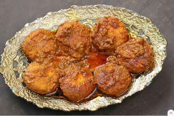 খাবেন নাকি, ছানার কোফতা কারি?