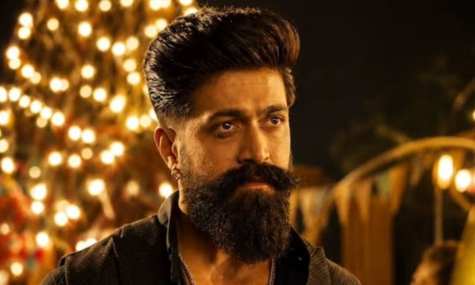 ‘টক্সিক’ রিভিউ করেই আইনি নোটিশ, যশকে কটাক্ষ ইউটিউবারের