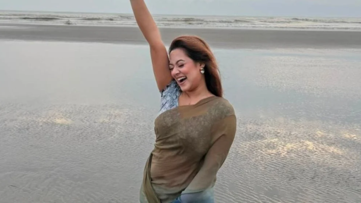 সমুদ্রপাড়ে নতুন লুকে দীঘি, ভক্তদের কৌতূহল তুঙ্গে