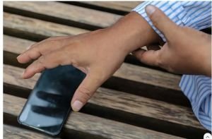 যুব বয়সেও কেন পারকিনসনস হয়