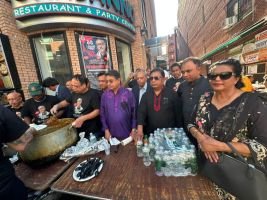 নিউইয়র্কে জ্যাকসন হাইটস এলাকাবাসীর উদ্যোগে খাবার, জায়নামাজ বিতরণ ও রক্তদান কর্মসূচি
