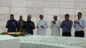 জিয়াউর রহমান ও খালেদা জিয়ার সমাধিতে শ্রদ্ধা জানালেন নতুন রাষ্ট্রপতি