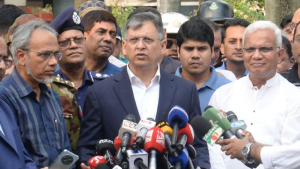 সন্ত্রাসী ও চাঁদাবাজদের ধরতে আইনশৃঙ্খলা বাহিনীকে কঠোর নির্দেশ
