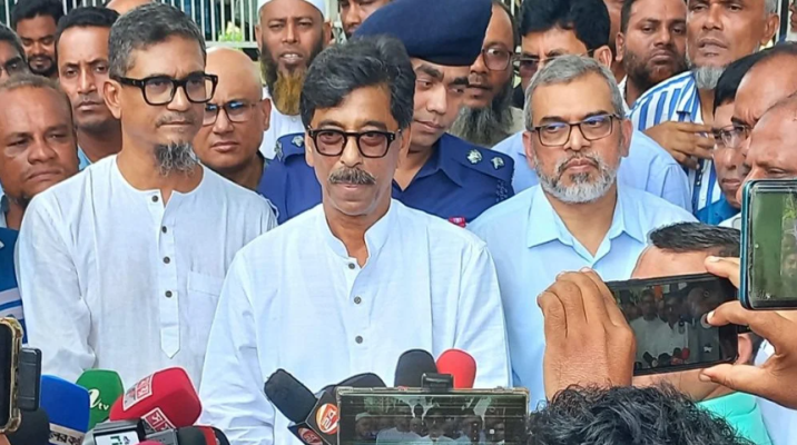 সংকট নেই, একটি অসাধুচক্র সার মজুতের চেষ্টা করছে: কৃষিমন্ত্রী