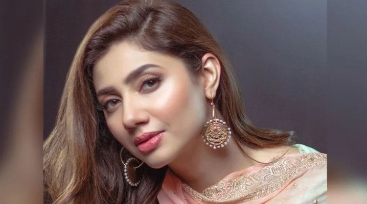 ৪১ বছর বয়সে মা হচ্ছেন মাহিরা খান