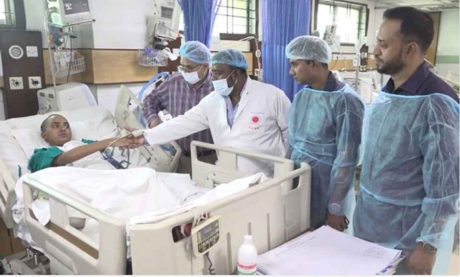 জুলাই শহীদ জুবায়েরের বোনের চিকিৎসা-পরবর্তী খোঁজ নিলেন প্রধানমন্ত্রী