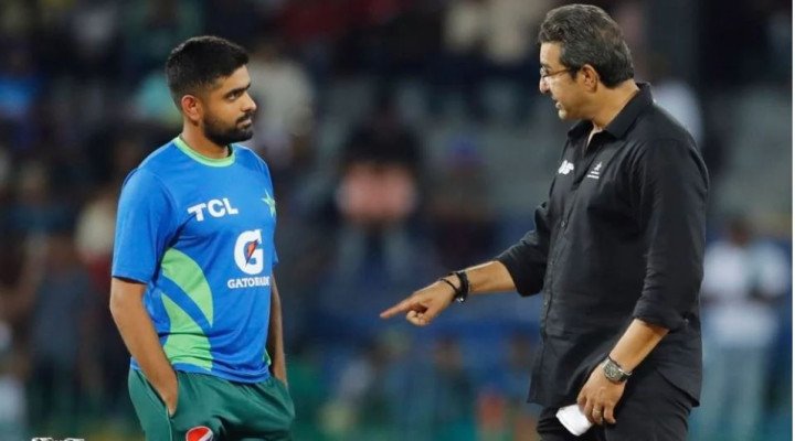 ‘তুই কি ছোলা বিক্রি করতে এসেছিস’ বাবর আজমকে ধুয়ে দিলেন ওয়াসিম আকরাম