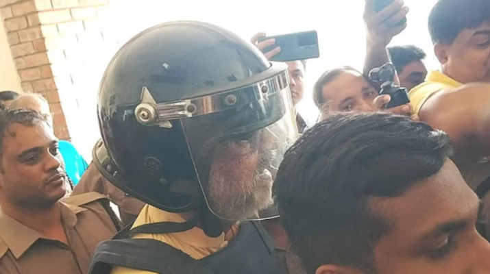 এবার পুলিশ কর্মকর্তাকে ধমকালেন আখতারুজ্জামান