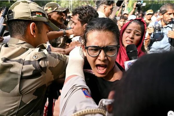 নেহা বোরা যেভাবে ভারতে গণতান্ত্রিক লড়াইয়ের তরুণ মুখ