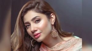 ৪১ বছর বয়সে মা হচ্ছেন মাহিরা খান