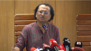এলপিজির সংকট নেই, মজুতদারি করলে ব্যবস্থা: তথ্য উপদেষ্টা